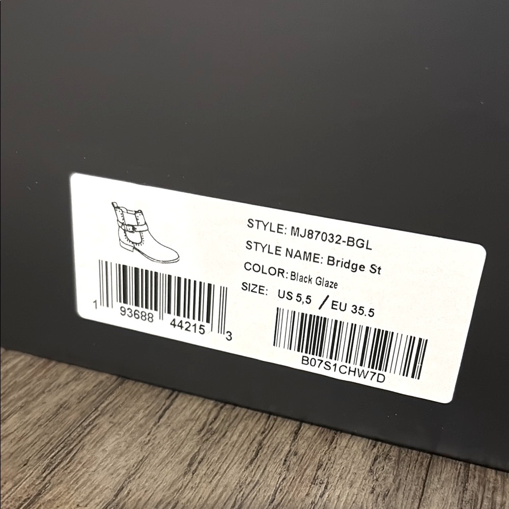NIB [Marc Joseph] New York Leather Chelsea Studded Buckle Bootie Women’s Sz 5.5 - Picture 16 of 16